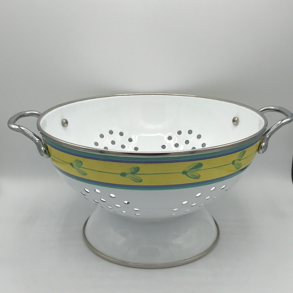 Pretty 8.5-inch enamel footed colander / strainer